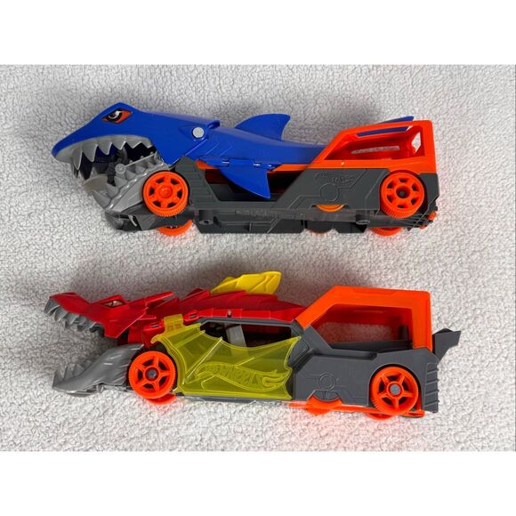 Hot Wheels Dragon Launch & Shark Chomp Transporters With 5 Cars - Picture 3 of 9